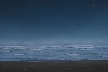 等不到双子座流星雨洒满天际，你应该去看夏夜的星空