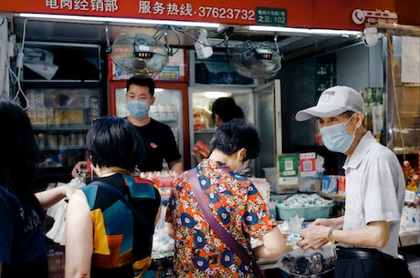 品牌女装网店代理 又登陆了A股市场；彼时